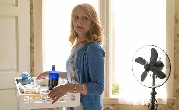 Imagen principal - Patricia Clarkson, Elizabeth Perkins y Eliza Scanlen, secundarias de lujo en 'Heridas abiertas' (2018).