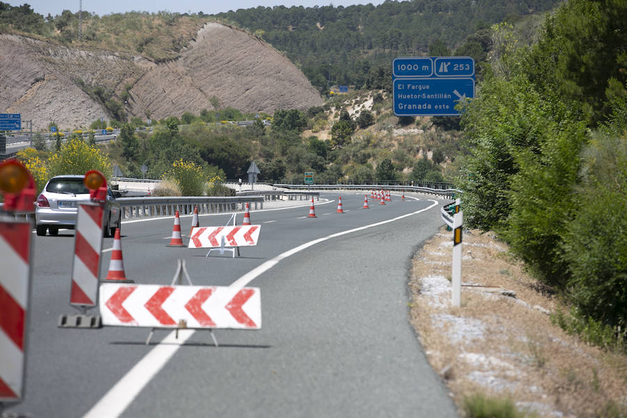 Este tramo permanece con un carril cortado en sendos sentidos.