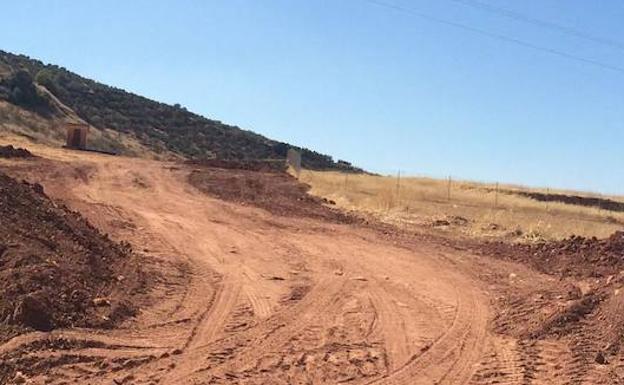 Trabajos de urgencia para 'potabilizar' el agua en El Condado, sin fecha para su solución