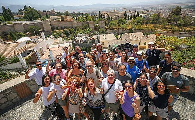 Turistas en el mirador de San Cristóbal. 