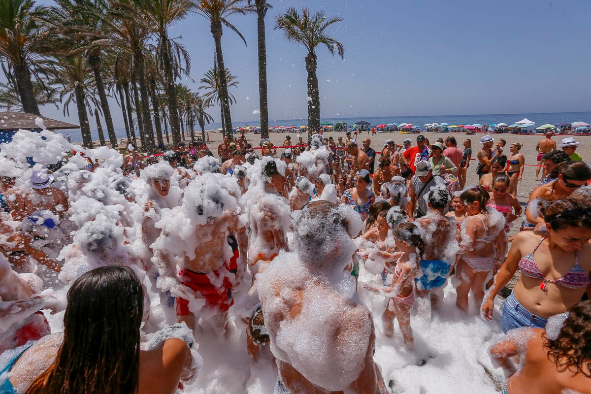 La fiesta de la espuma de Torrenueva es una de las actividades programadas.