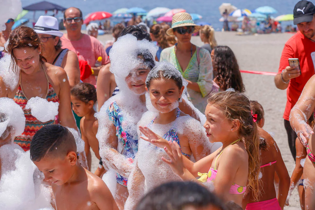 La fiesta de la espuma de Torrenueva es una de las actividades programadas.