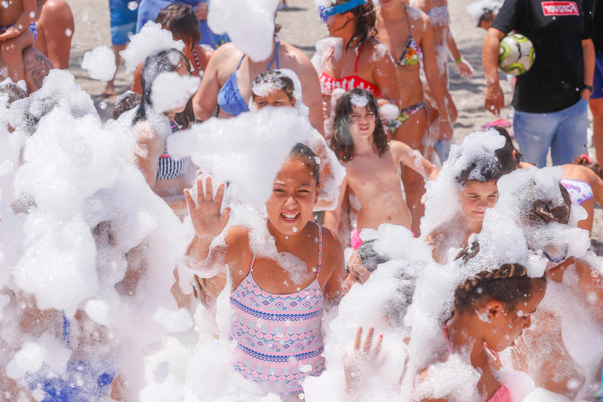 La fiesta de la espuma de Torrenueva es una de las actividades programadas.