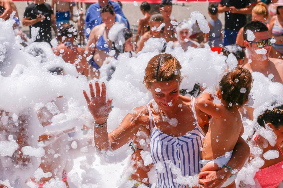 La fiesta de la espuma de Torrenueva es una de las actividades programadas.