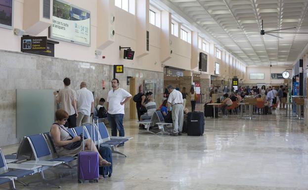 Guía práctica ante cancelaciones de vuelos, 'overbooking', retrasos y reclamaciones