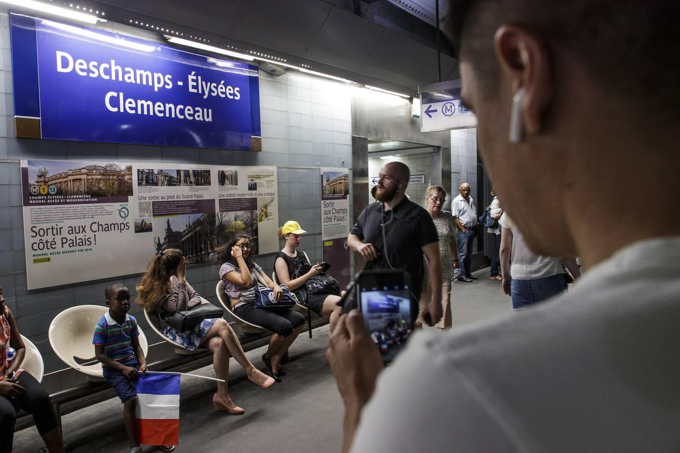 El Metro de PArís ha cambiado por un día el nombre de sus estaciones apra honrar a los campeones del mundo