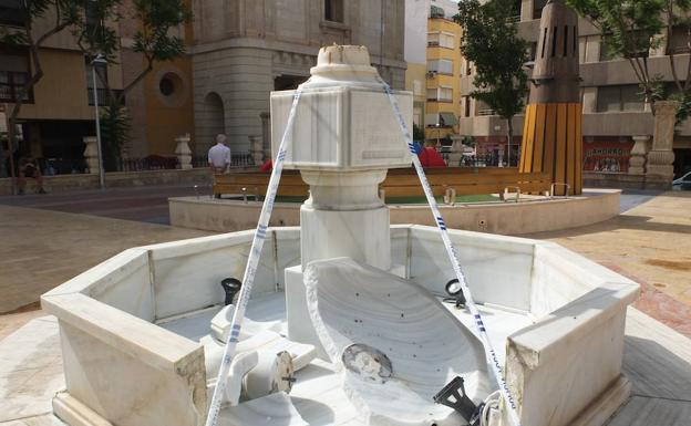 Identifican a tres jóvenes como causantes de los destrozos de la fuente de la Plaza de San Pedro