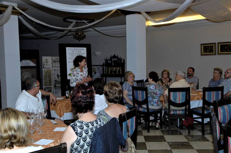 La cata ha sido dirigida en el Hotel España por la sommelier Loli Cano, ganadora de la 'Nariz de Oro' en dos ocasiones celebradas en Burgos