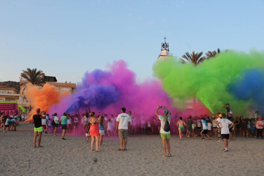 El anejo de Motril celebra la II Color Run; una combinación perfecta de fiesta y deporte