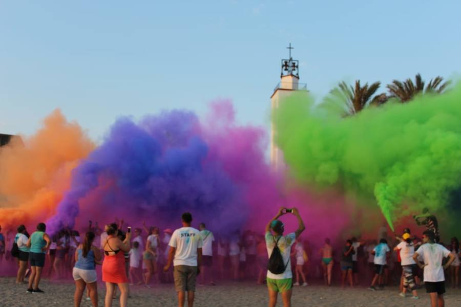 El anejo de Motril celebra la II Color Run; una combinación perfecta de fiesta y deporte