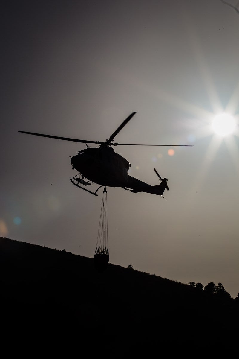 Sobrevolaron el Valle del Guadalfeo, se llevó a cabo una descarga de agua y vuelta a la base, donde esperaba el mecánico José Alonso para supervisar la aeronave y comprobar todos los parámetros