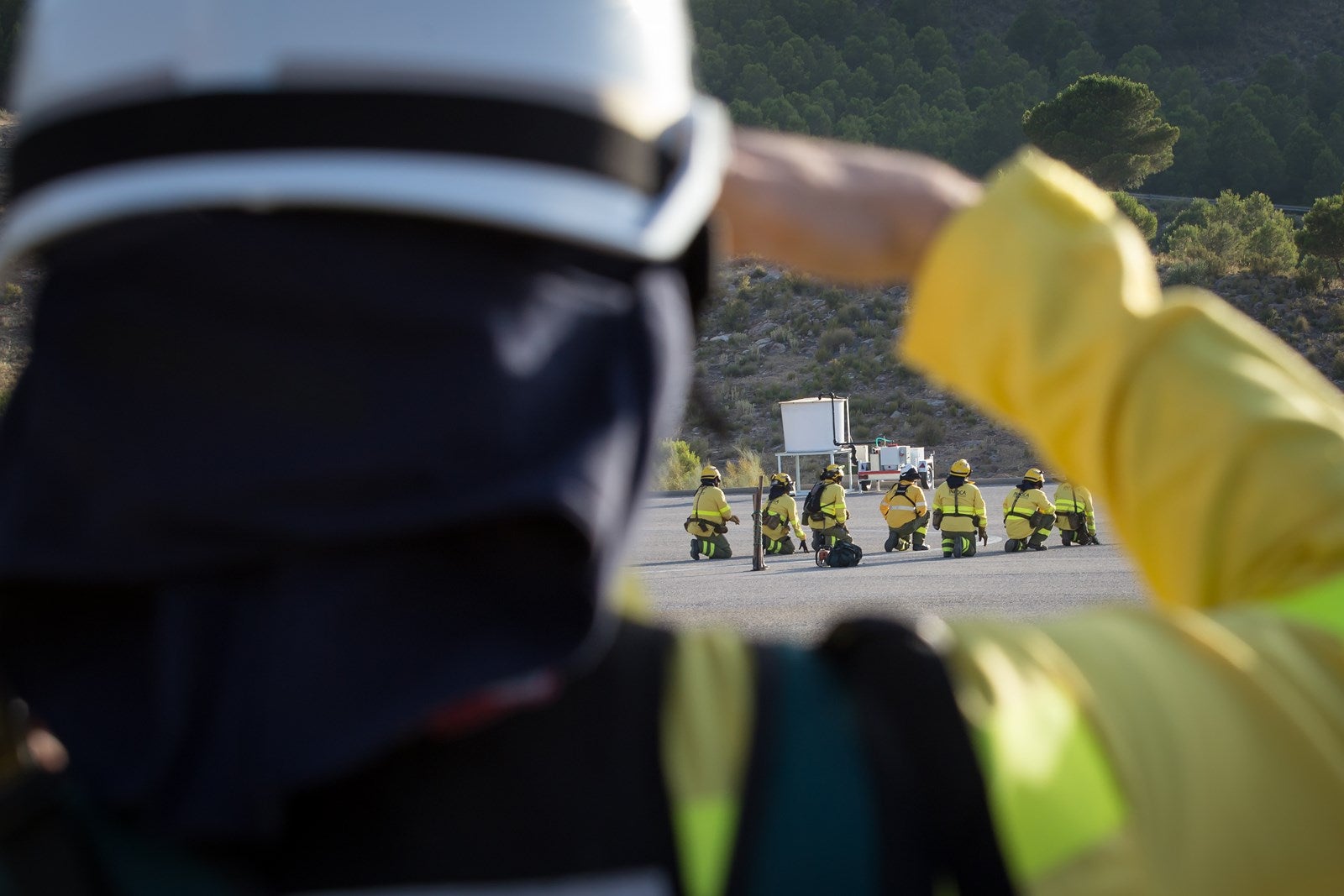 Sobrevolaron el Valle del Guadalfeo, se llevó a cabo una descarga de agua y vuelta a la base, donde esperaba el mecánico José Alonso para supervisar la aeronave y comprobar todos los parámetros