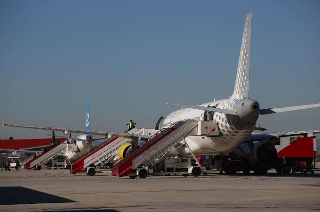 Llegada a Granada del avión que inauguró la ruta de Bilbao el pasado mes de diciembre.