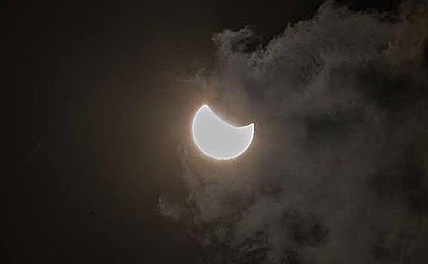 El Parque de las Ciencias agota en minutos los pases para ver el eclipse de luna más largo del siglo en Granada