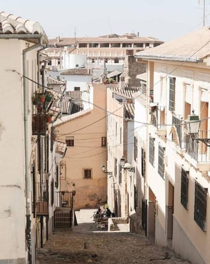 3. Cuesta de los Vaqueros. Los callejones y cuestas estrechas tienen un encanto especial, por eso este es uno de los lugares favoritos de Kate. "Me tomo un café en Paprika, subo las escaleras, y cuando doy la vuelta y tengo unas vistas preciosas de Granada".