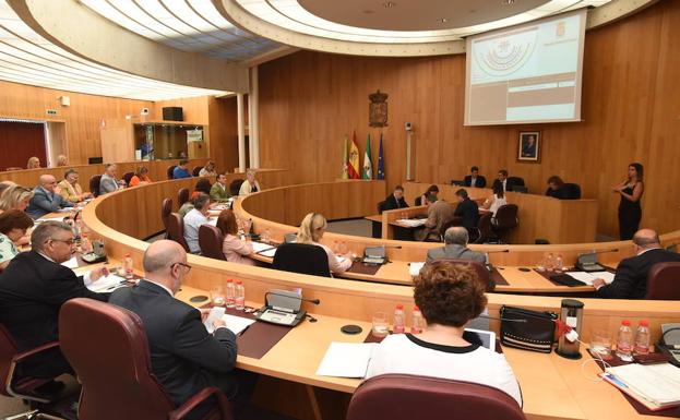 La Diputación de Granada aprueba en su pleno poner en marcha una inversión de más de 23,3 millones en los municipios