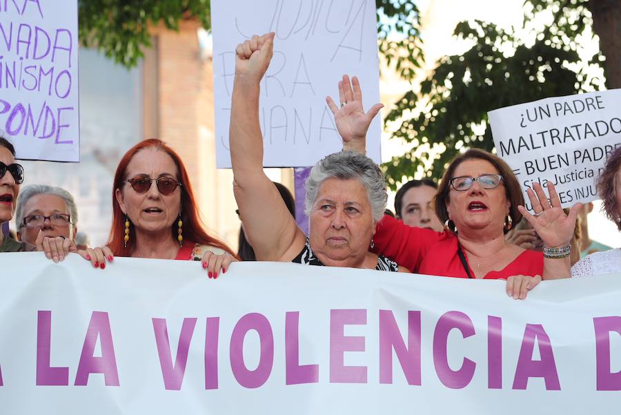 Así ha sido la concentración convocada para apoyar a Juan Rivas tras la sentencia que la condena a 5 años de prisión.