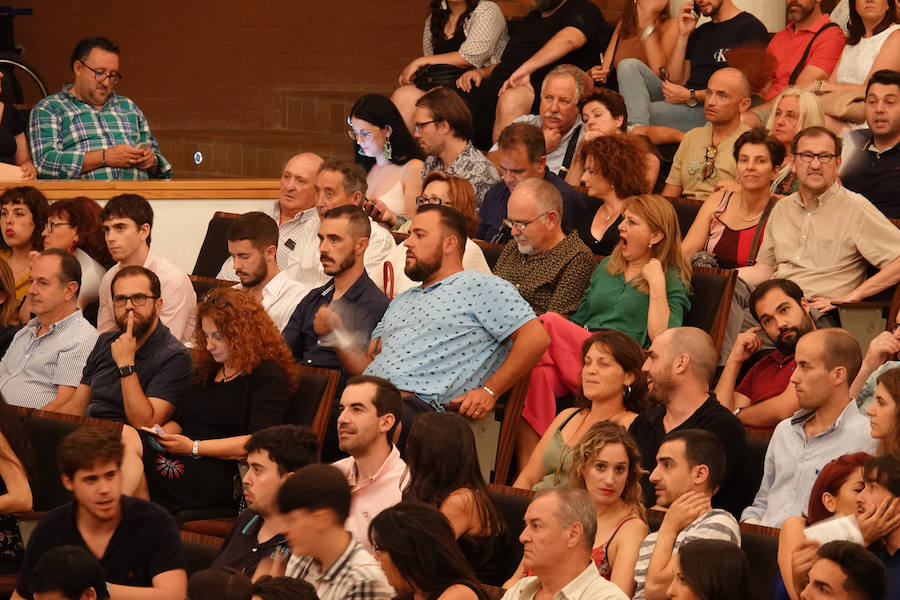 Diego 'El Cigala' demostró su poderío ante un auditorio Manuel de Falla abarrotado, como plato fuerte del Festival de la Guitarra de Granada