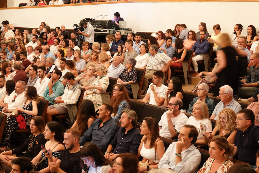 Diego 'El Cigala' demostró su poderío ante un auditorio Manuel de Falla abarrotado, como plato fuerte del Festival de la Guitarra de Granada