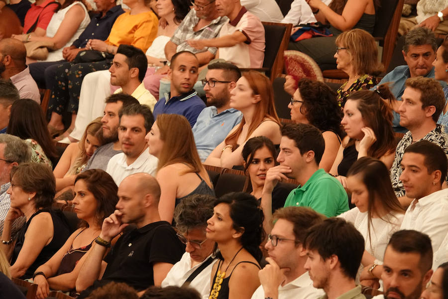 Diego 'El Cigala' demostró su poderío ante un auditorio Manuel de Falla abarrotado, como plato fuerte del Festival de la Guitarra de Granada