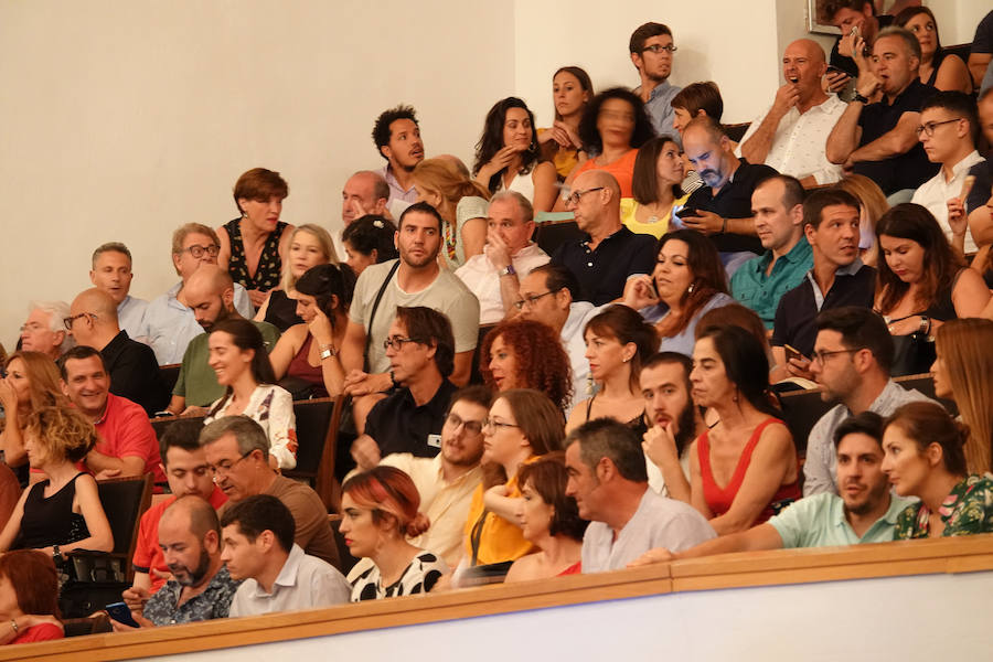 Diego 'El Cigala' demostró su poderío ante un auditorio Manuel de Falla abarrotado, como plato fuerte del Festival de la Guitarra de Granada