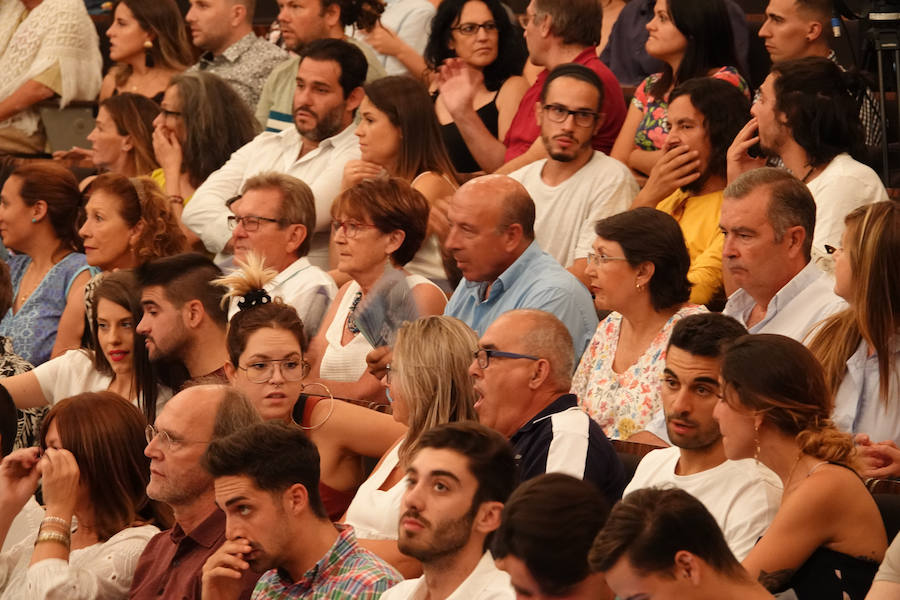 Diego 'El Cigala' demostró su poderío ante un auditorio Manuel de Falla abarrotado, como plato fuerte del Festival de la Guitarra de Granada