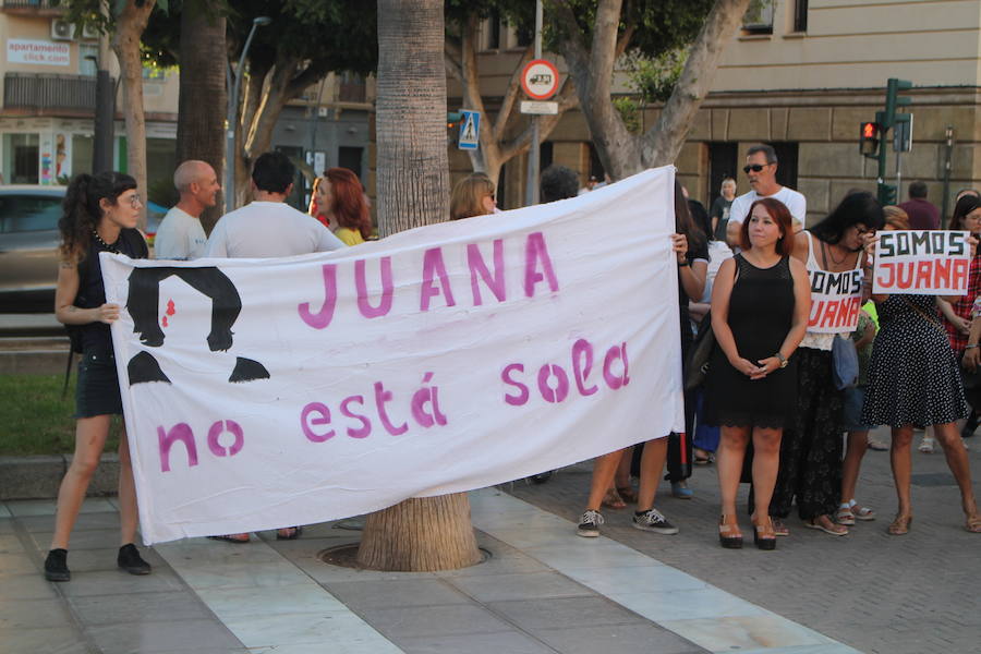 Las vacaciones de verano afectan a la movilización para pedir «justicia» para esta granadina condenada a cinco años de cárcel y seis sin sus hijos