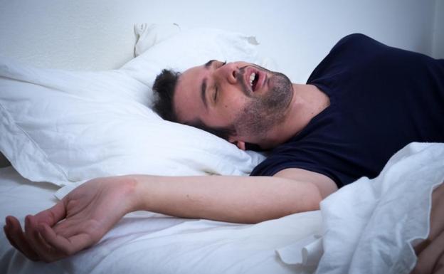 Una empresa paga 200 dólares semanales por dormir la siesta