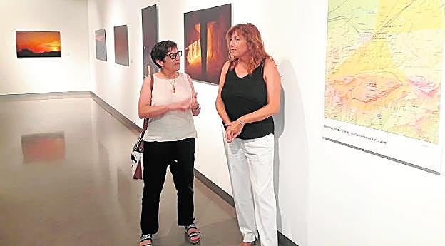Pilar Salazar, junto a la directora del Museo Íbero, Concha Choclán. 