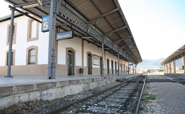 La estación de Moreda, poco después de dejar de usarse para el viaje a Madrid.