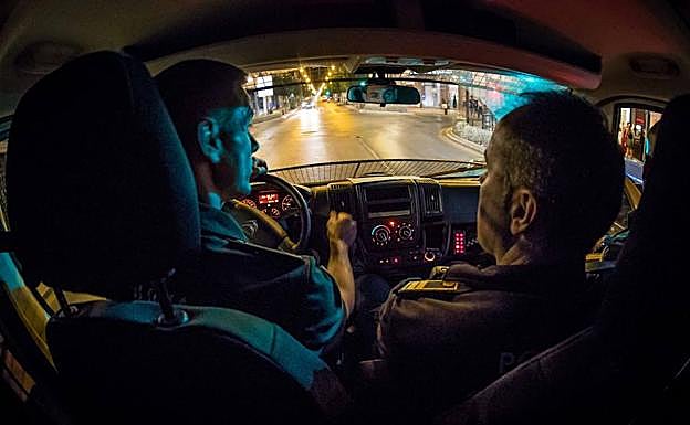 Imagen principal - El furgón de la unidad Dauro y la actuación en la Chana.