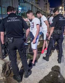 Imagen secundaria 2 - El furgón de la unidad Dauro y la actuación en la Chana.