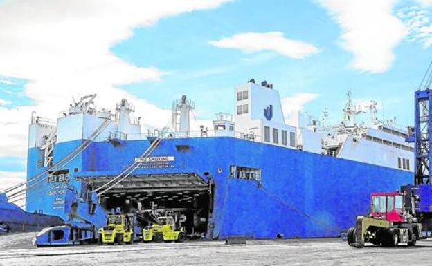 El Bahri llegó a Santander en febrero y tras recoger armamento hizo escala en Motril. 