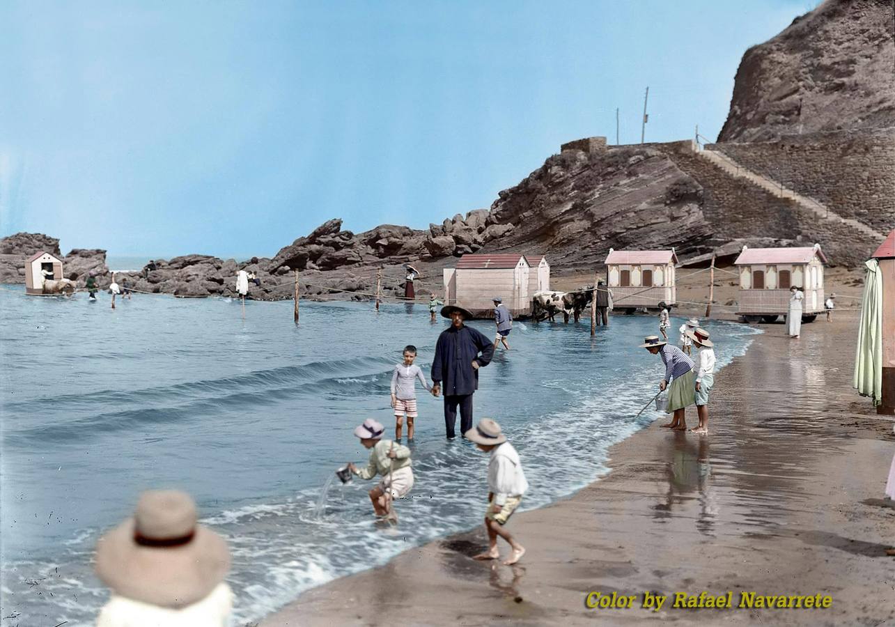 Vista de la playa de Deba, hacia 1912.