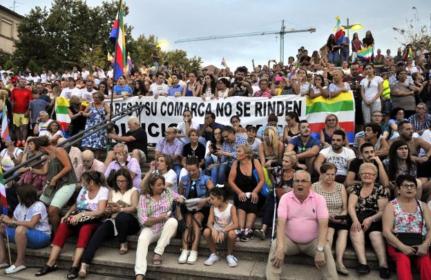 Decenas de miles de linarenses salieron a la calle, el pasado 17 de mayo, para la segunda manifestación convocada por la plataforma.