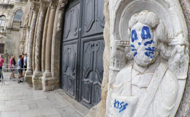 Pintada en el exterior de la catedral de Santiago.