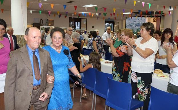 El Ayuntamiento de Alpujarra de la Sierra homenajea a los matrimonios que cumplen este año sus bodas de oro