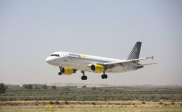 Vueling cancela tres vuelos Barcelona-Granada en apenas 24 horas