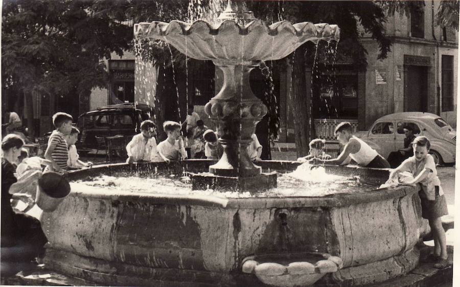 Juegos infantiles en Plaza Nueva