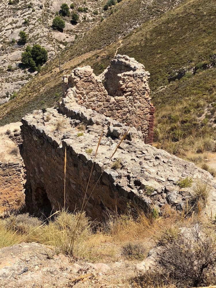 Cuenta la leyenda que, en el siglo XV, una joven cautiva cristiana fue encarcelada en la Alhambra. Era una mujer tan hermosa que el rey Muley Hacén se enamoró locamente de ella. Tanto que, una vez convertida al Islam, fue desposada por el monarca, que la convirtió en su favorita con el nombre de Zoraida