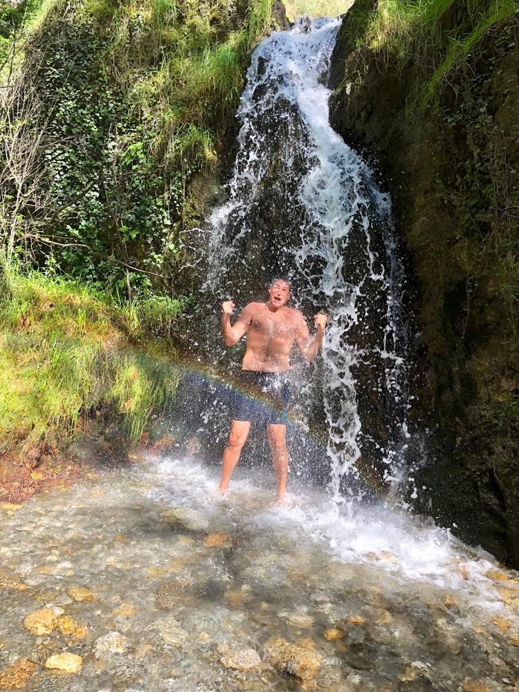 Cuenta la leyenda que, en el siglo XV, una joven cautiva cristiana fue encarcelada en la Alhambra. Era una mujer tan hermosa que el rey Muley Hacén se enamoró locamente de ella. Tanto que, una vez convertida al Islam, fue desposada por el monarca, que la convirtió en su favorita con el nombre de Zoraida