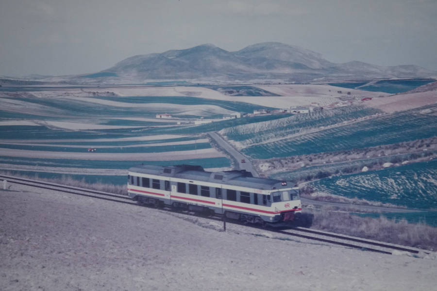 Foto de uno de los antiguos trenes que circulaban por Moreda..