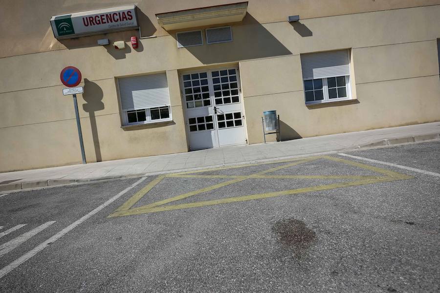 La Guardia Civil ha detenido a un hombre de 39 años como presunto responsable de la muerte de una joven de 21 años con la que mantenía una relación sentimental y a la que abandonó junto a un centro sanitario con heridas por arma blanca que le han costado la vida