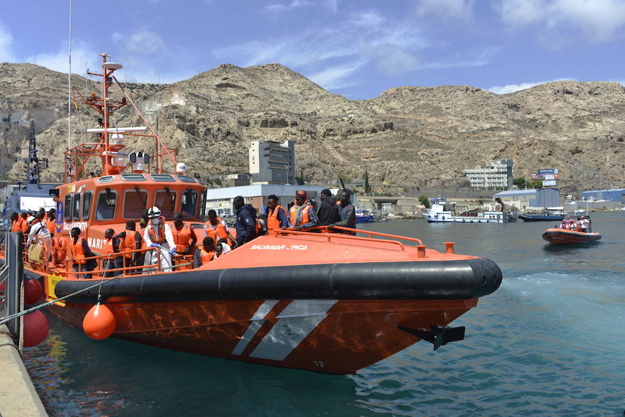 Ayer llegaron 95 personas en dos pateras que fueron atentidas en el Centro de Atención Temporal de Extranjeros