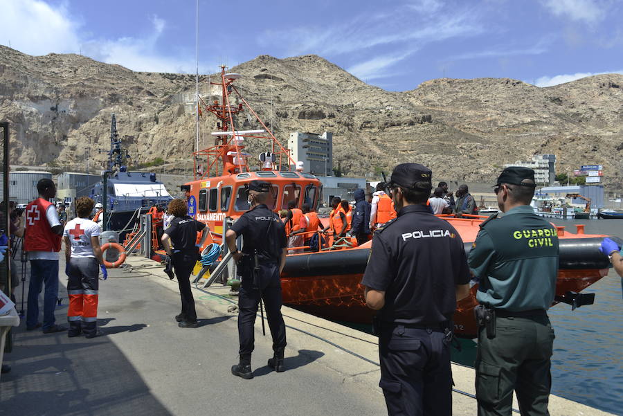 Ayer llegaron 95 personas en dos pateras que fueron atentidas en el Centro de Atención Temporal de Extranjeros