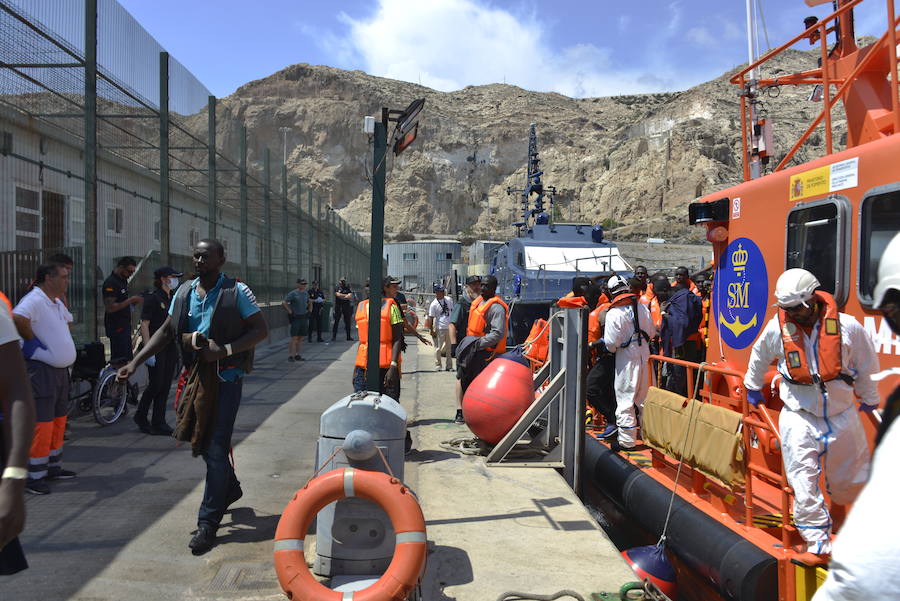 Ayer llegaron 95 personas en dos pateras que fueron atentidas en el Centro de Atención Temporal de Extranjeros