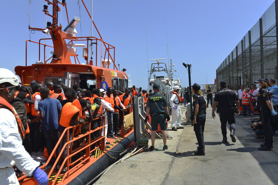 Ayer llegaron 95 personas en dos pateras que fueron atentidas en el Centro de Atención Temporal de Extranjeros