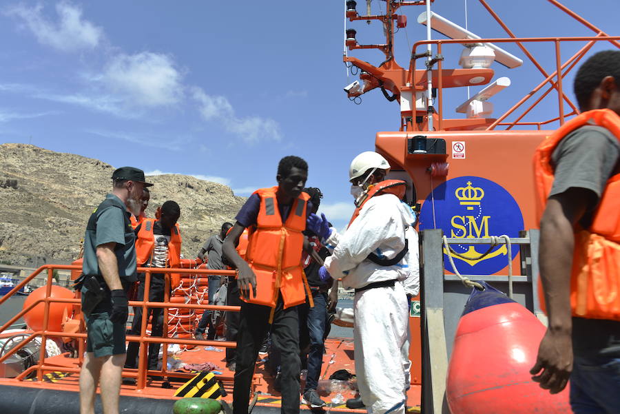 Ayer llegaron 95 personas en dos pateras que fueron atentidas en el Centro de Atención Temporal de Extranjeros