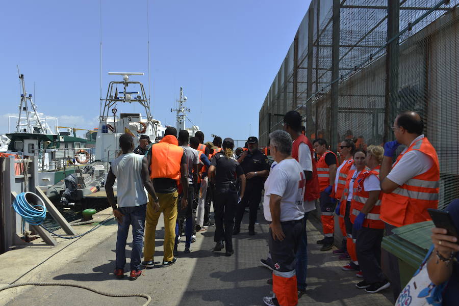 Ayer llegaron 95 personas en dos pateras que fueron atentidas en el Centro de Atención Temporal de Extranjeros