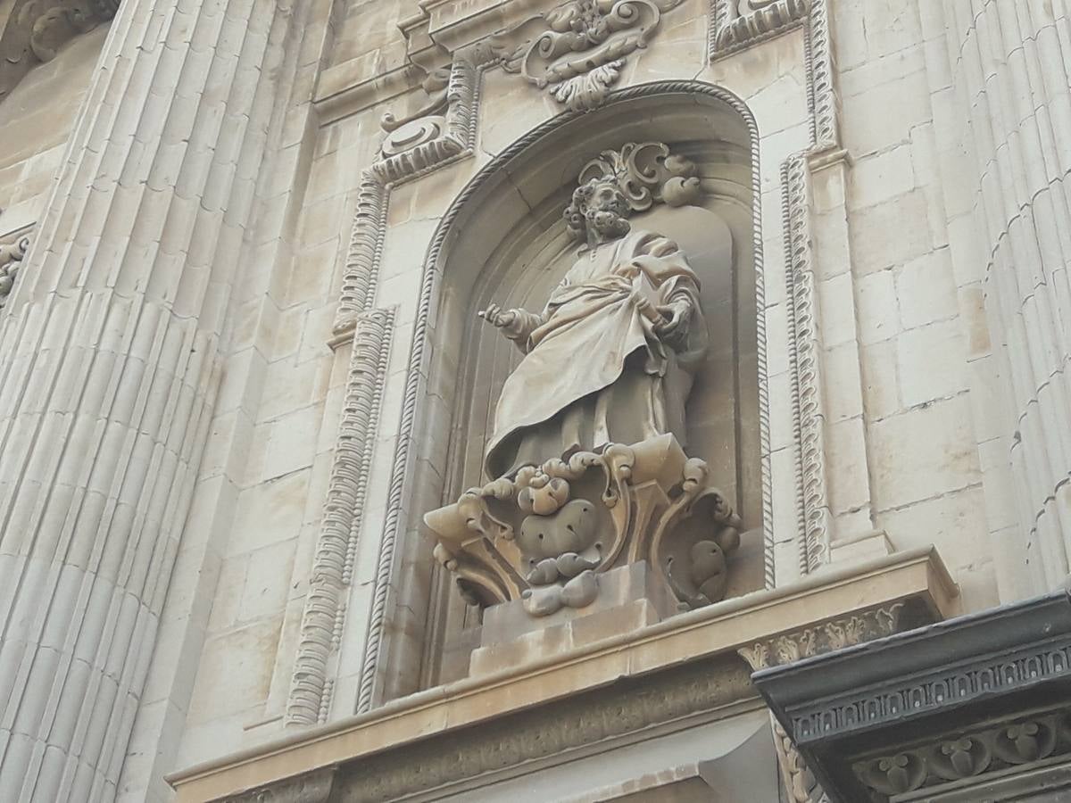 ¿Te habías dado cuenta de estos detalles de la fachada de la catedral? 